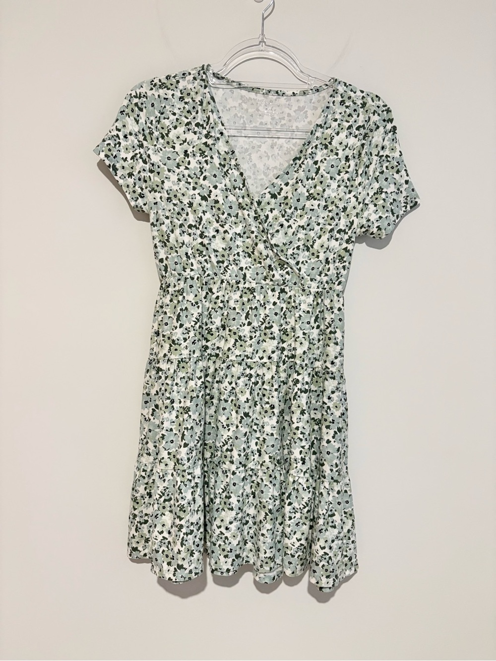 No‎ boundaries floral tiered faux wrap dress dress green white medium